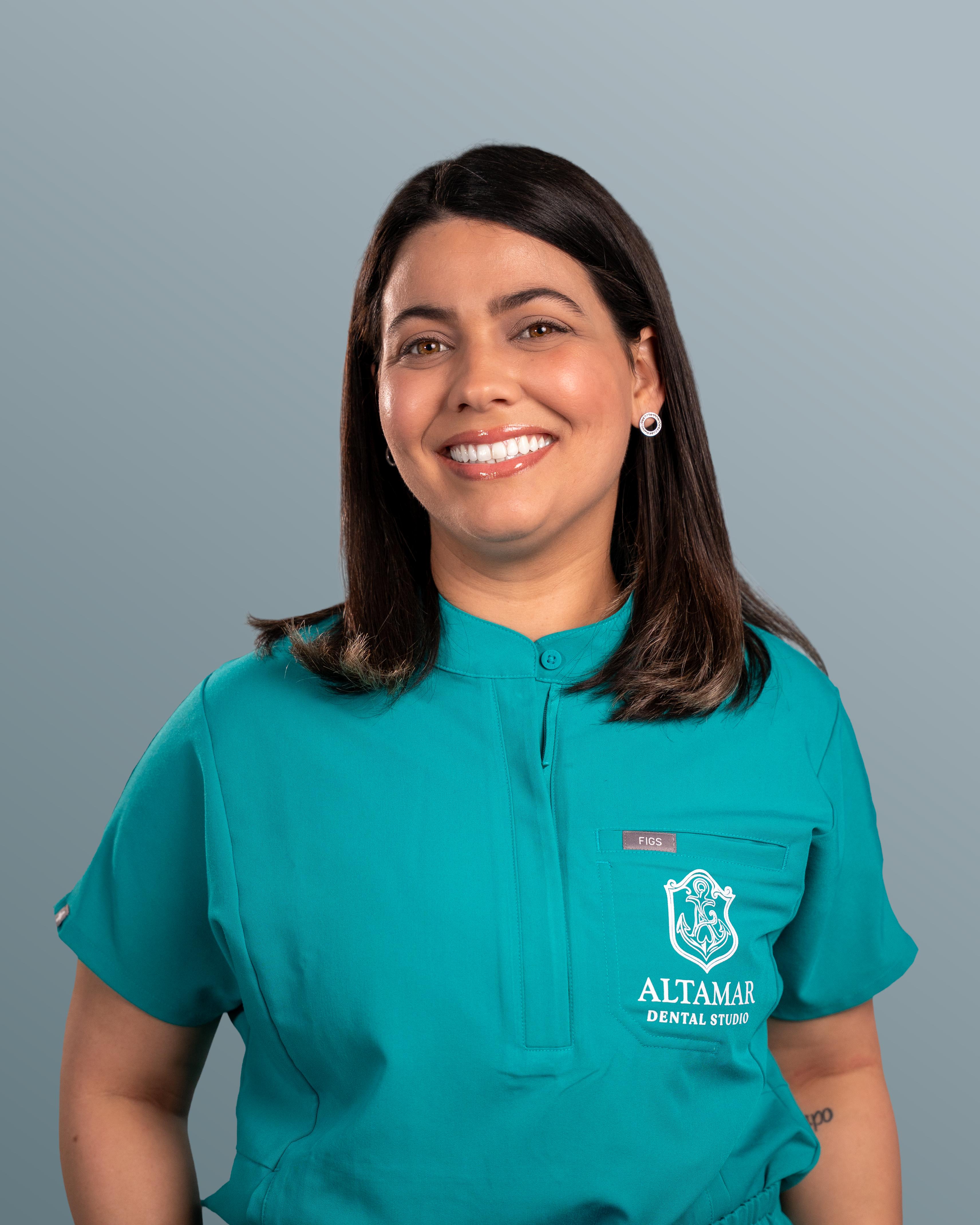 Amanda, dental hygienist at Altamar Dental Studio